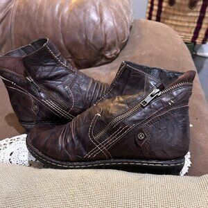 Earth Bootie Ladies Size 8.5